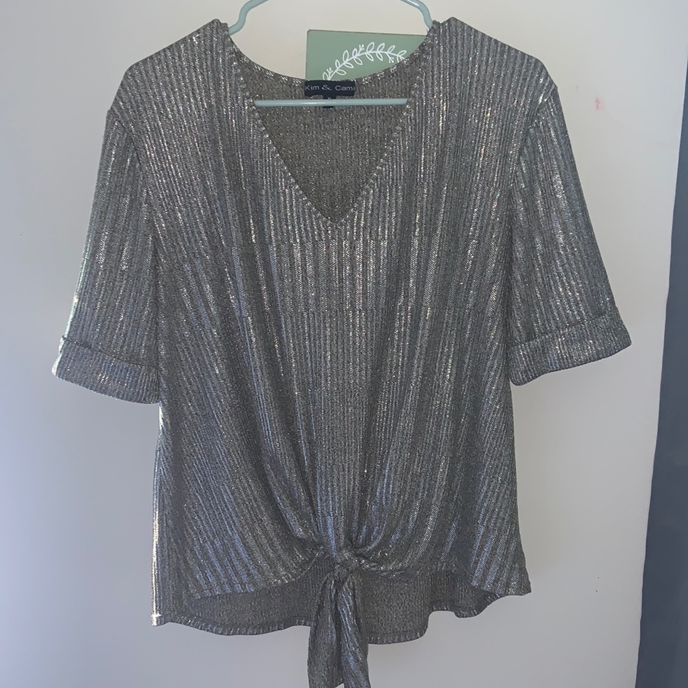 Shimmery gold v neck top!